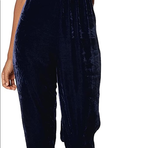 cupcakes and cashmere womens Cameo Velvet Cross Front Jumpsuit W/ Tapered Leg - Picture 4 of 6